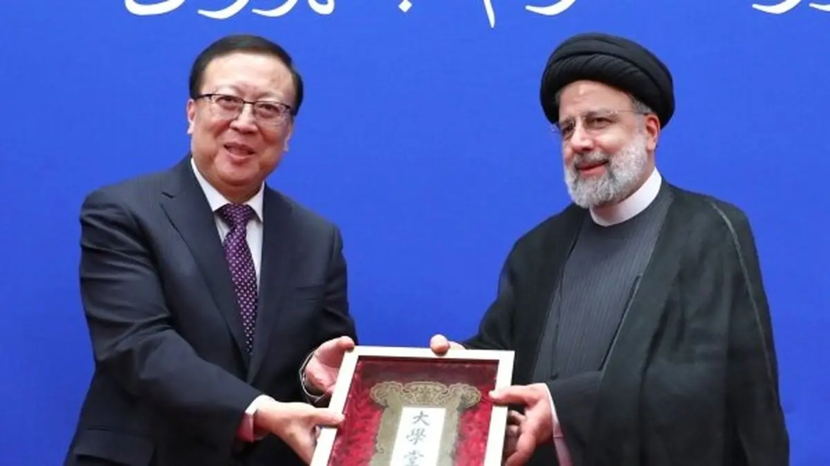 رئیسی استاد افتخاری دانشگاه پکن شد

