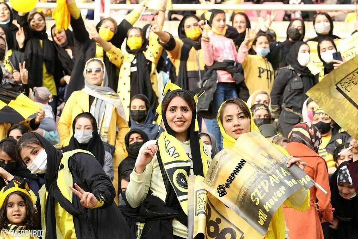 راه ندادن خانمها به ورزشگاهها هیچ ارتباطی به ما ندارد؛ اداره ورزش و شورای تأمین استان در این رابطه تصمیم میگیرند