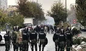 ضرب و شتم شدید یک مامور نیروی انتظامی/ ویدئو