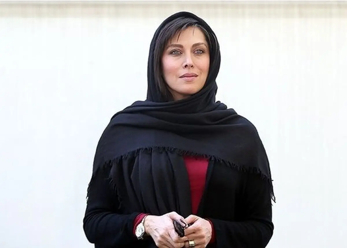 مهتاب کرامتی روی تخت در حال اهدای خون / عکس