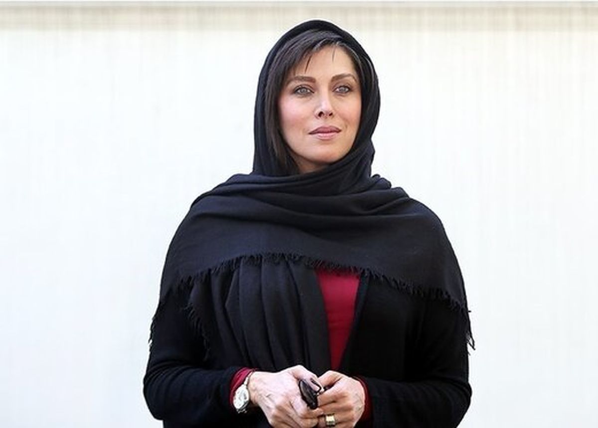 مهتاب کرامتی روی تخت در حال اهدای خون / عکس