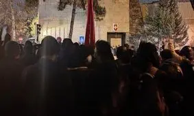 تجمع دانشجویان مقابل سفارت سوئیس/ اعلام انزجار از قاتلان سرداران مقاومت/ ویدئو