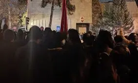تجمع دانشجویان مقابل سفارت سوئیس/ اعلام انزجار از قاتلان سرداران مقاومت/ ویدئو