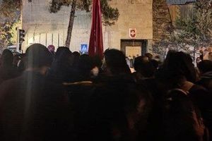 تجمع دانشجویان مقابل سفارت سوئیس/ اعلام انزجار از قاتلان سرداران مقاومت/ ویدئو