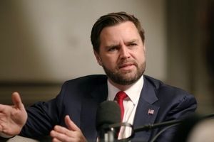 معاون ترامپ: ما با ایران در جنگ نیستیم، با برنامه هسته‌ای اش در جنگیم/ می‌توانیم روابط خوبی با ایرانیان داشته باشیم و آمریکا خواستار تغییر حکومت در ایران نیست