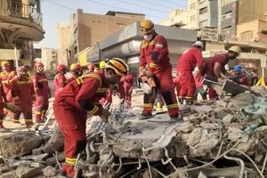 تقدیر مدیرعامل سازمان آتش نشانی شهرداری اهواز از تلاش  امدادگران حادثه متروپل آبادان 