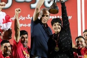 گل محمدی جام را به هانی نوروزی داد/ ویدئو