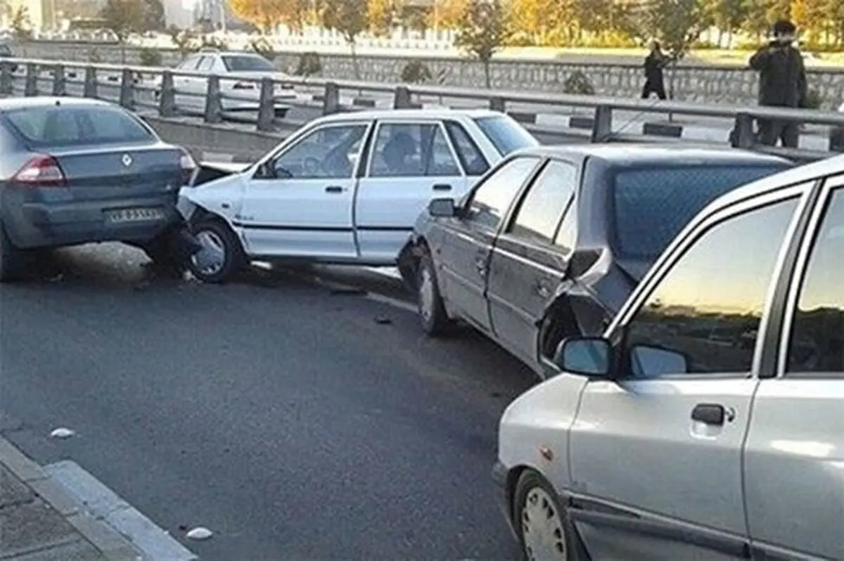 بعد از وقوع تصادف، رانندگان بلافاصله از صحنه عکس بگیرند