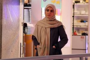 استایل لندنی سیما خضرآبادی «بازیگر بچه مهندس» در یک مهمانی