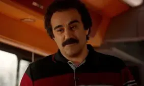 عکسی متفاوت از محسن تنابنده با شلوارک در جزیره هرمز