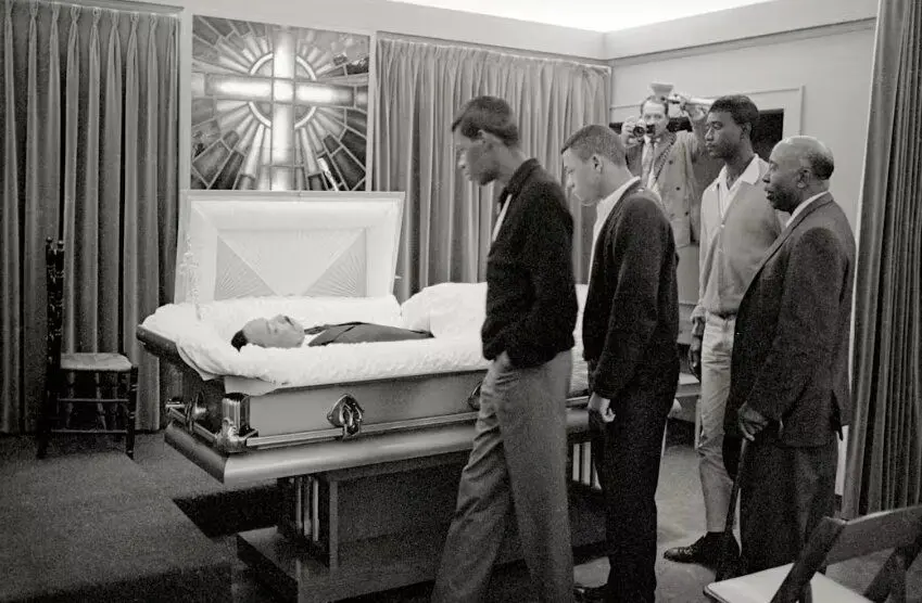 گزارش ترور مارتین لوتر کینگ جونیور در ۱۵ فروردین ۱۳۴۷