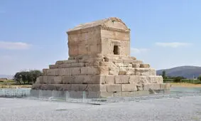 پیاده روی ١٢٠٠ کیلومتری یک شهروند کلاردشتی تا قبر کوروش/ ویدئو