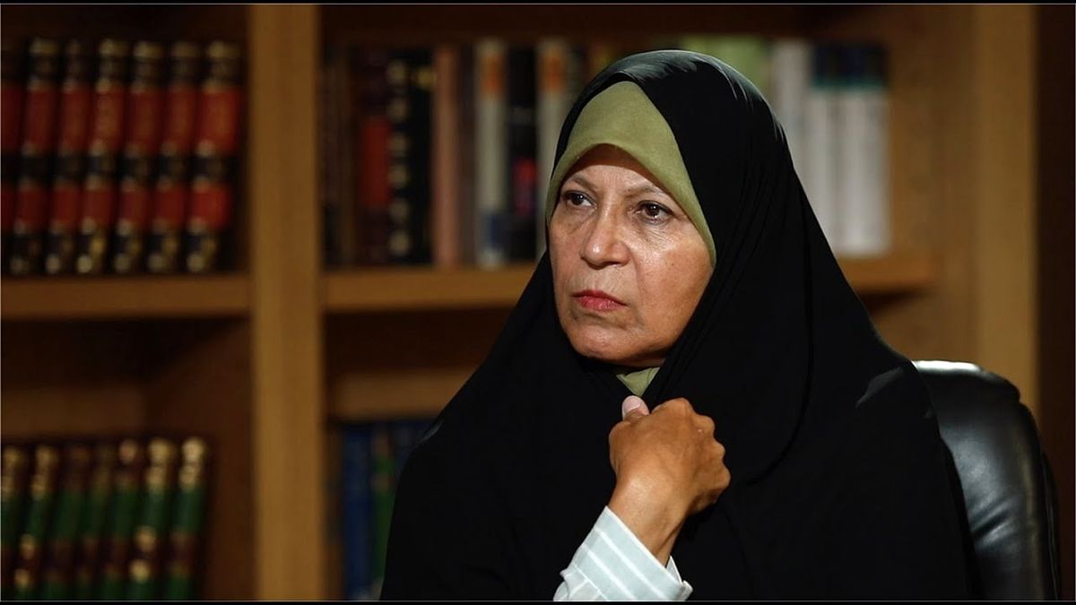 فائزه هاشمی: اگر جای مسئولان بودم قانون حجاب را لغو میکردم/ ما در قران کجا حجاب اجباری داریم؟/اشتباه است که فکر می کنند اگر در مسئله حجاب کوتاه بیاییم، ملت چیزهای دیگری هم میخواهند