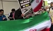 تظاهرات ژاپنی‌ها با تصاویر کودکان میناب در مقابل پایگاه نظامی آمریکا/ تصاویر

