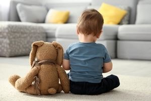 نشانه‌های ابتدایی اوتیسم در کودکان/ توصیه به خانواده‌ها