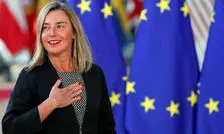 دختر کمونیستی که نمایندگان مجلس ایران را شیفته خود کرد!