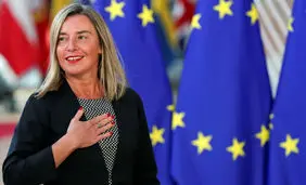 دختر کمونیستی که نمایندگان مجلس ایران را شیفته خود کرد!