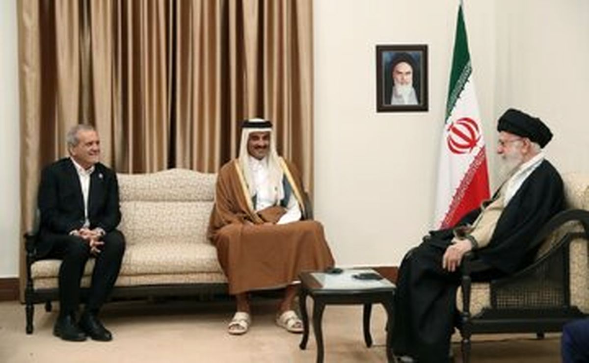 مهر تأیید رهبر انقلاب بر توقیف پول ایران در قطر در دیدار با شیخ تمیم/ دولت رئیسی چه چیزی را و چرا تکذیب میکرد؟/ تیتر روزنامه کیهان در دوره دولت قبل/ عکس