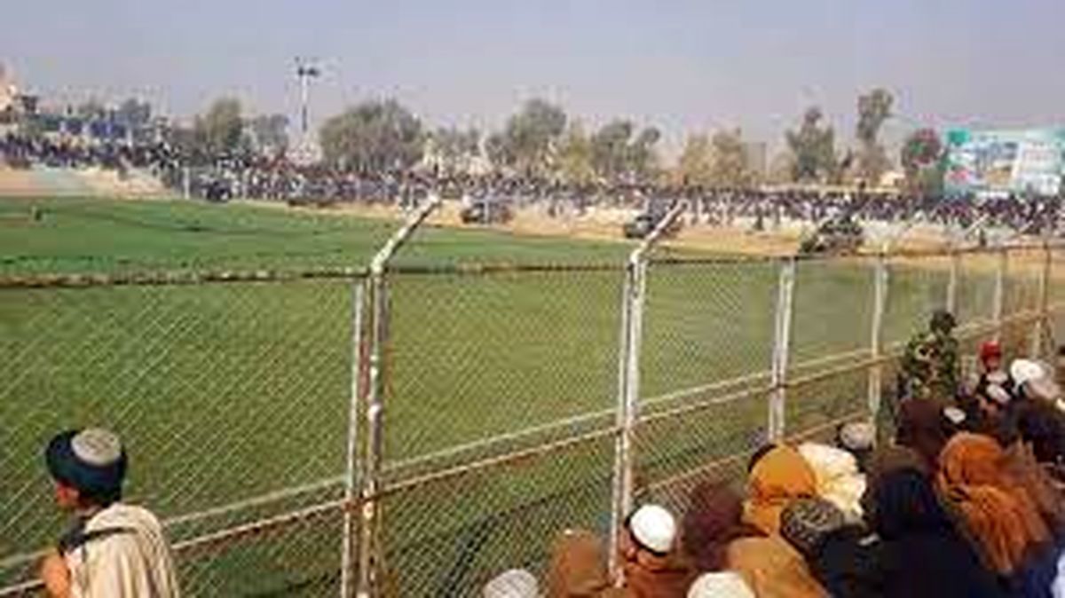 طالبان دو نفر را در استادیوم فوتبال اعدام کردند