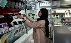 فروش کلیه برای آیفون | نماد بحران هویت و مصرف‌گرایی | نبرد میان نیاز واقعی و نمایش اجتماعی | ماجرای آیفونیسم در ایران