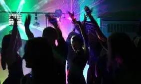 پارتی مختلط دانشجویان پزشکی در قم/ محرومیت ۴ نیمسال از تحصیل برای دانشجویان متخلف