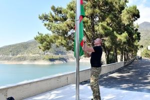 علی‌اف پرچم جمهوری آذربایجان را در قره‌باغ برافراشت

