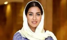 مونا کرمی با گریمی متفاوت: «این منم، در تمام قدرت و زنانگی‌ام»