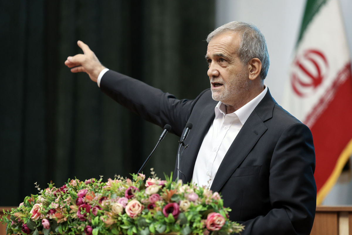 پزشکیان: نمیتوانم حرف هایی بزنم که بعدا عمل نکنم به همین دلیل هیچ وعدهای به شما نمیدهم/ ویدئو