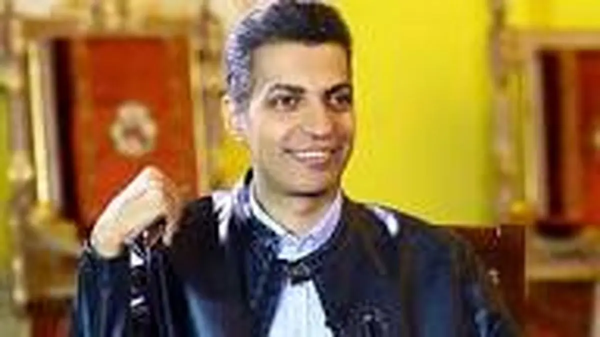 حمله مجری صداوسیما به فردوسی پور: دنبال دیده شدن است/ ویدئو 