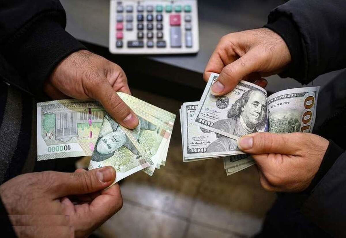 زندیان: حتی فقیرترین کشورها هم کاهش ارزش پولشان به این شکل نیست