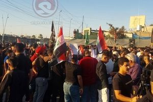 تظاهرات گسترده عراقی‌ها در حمایت از قرآن کریم/ تظاهرات‌کنندگان پرچم سوئد را آتش زدند/ ویدئو
