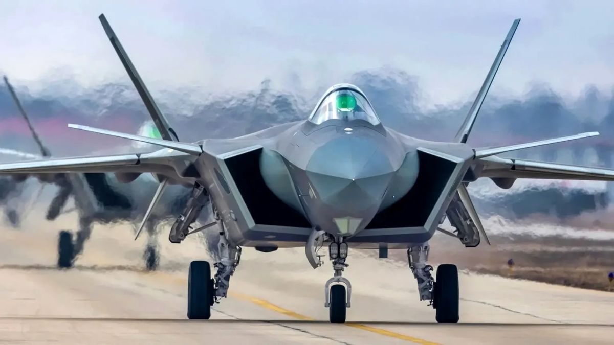 سرعت جنگنده J-20 چین چقدر است؟