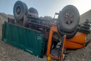 تصادف کامیون با مینی‌بوس مسافربری در محور فیروزکوه - دماوند