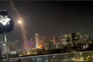 لحظه اصابت پرتابه ایرانی از کنار دوربین/ ویدئو