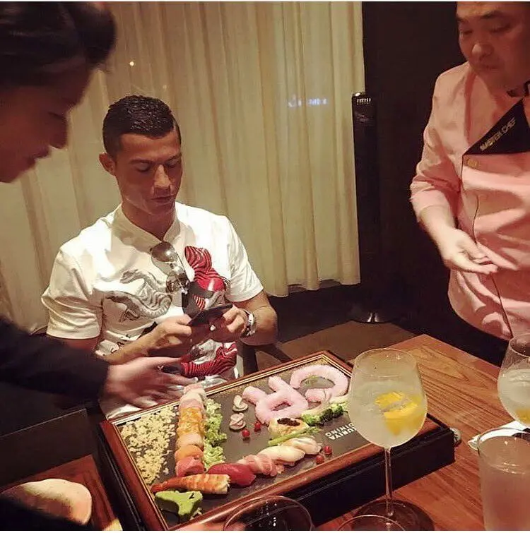 گرانترین غذای تاریخ ؛ ۴۵۰،۰۰۰،۰۰۰،۰۰۰ تومان ؛ رونالدو و جنیفر لوپز آن را خوردند + عکس