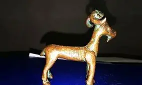 کشف مجسمه بز طلایی توسط افغان های جوینده گنج در نکا