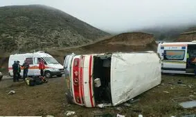 انحراف مینی بوس از جاده با ۱۰ مصدوم