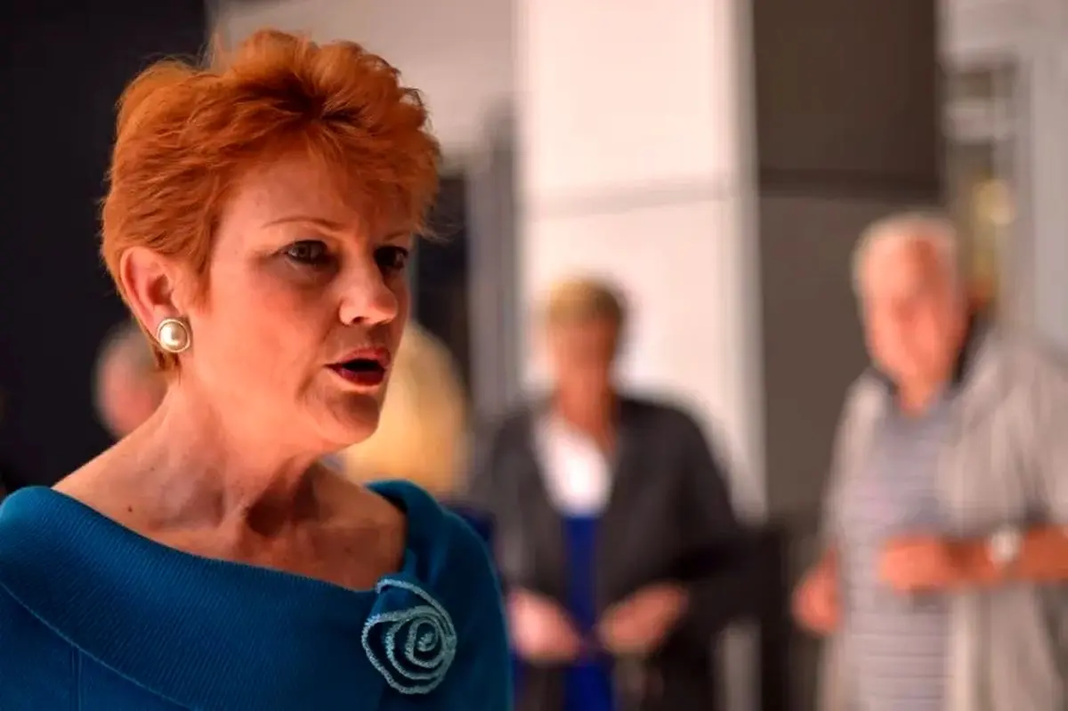 سنای استرالیا یک نماینده را به دلیل «بی‌احترامی» به پوشش برقع تعلیق کرد