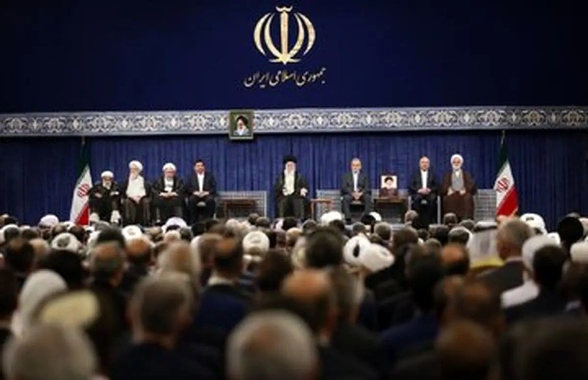 واکنش ها به حذف تصویر قالیباف و اژهای از عکس روزنامه صدا و سیما از مراسم تنفیذ/ تصاویر
