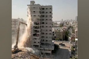 پس از حمله موشکی ایران که 9 نفر را کشت: بخش هایی از ساختمان در بات یام فرو ریخت