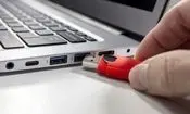 اخطار: هر چیزی را به پورت USB لپ تاپ خود وصل نکنید