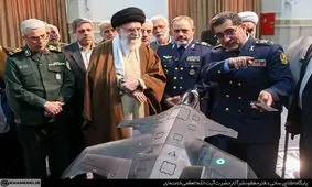 بازدید یک ساعته رهبر انقلاب از نمایشگاه آخرین دستاوردهای دانشمندان صنعت دفاعی کشور

