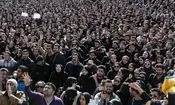 جو متشنج اعتراضات در دانشگاه ها؛ هجوم به دانشجویان دانشکده برق دانشگاه خواجه نصیر/ یکسو دانشجویان بسیجی و طرف دیگر دانشجویانی با شعارهای ساختارشکنانه/ اقامه نماز ظهر توسط دانشجویان دانشگاه تهران در میان کف و سوت‌/ درگیری در دانشگاه فردوسی مشهد/ویدئو