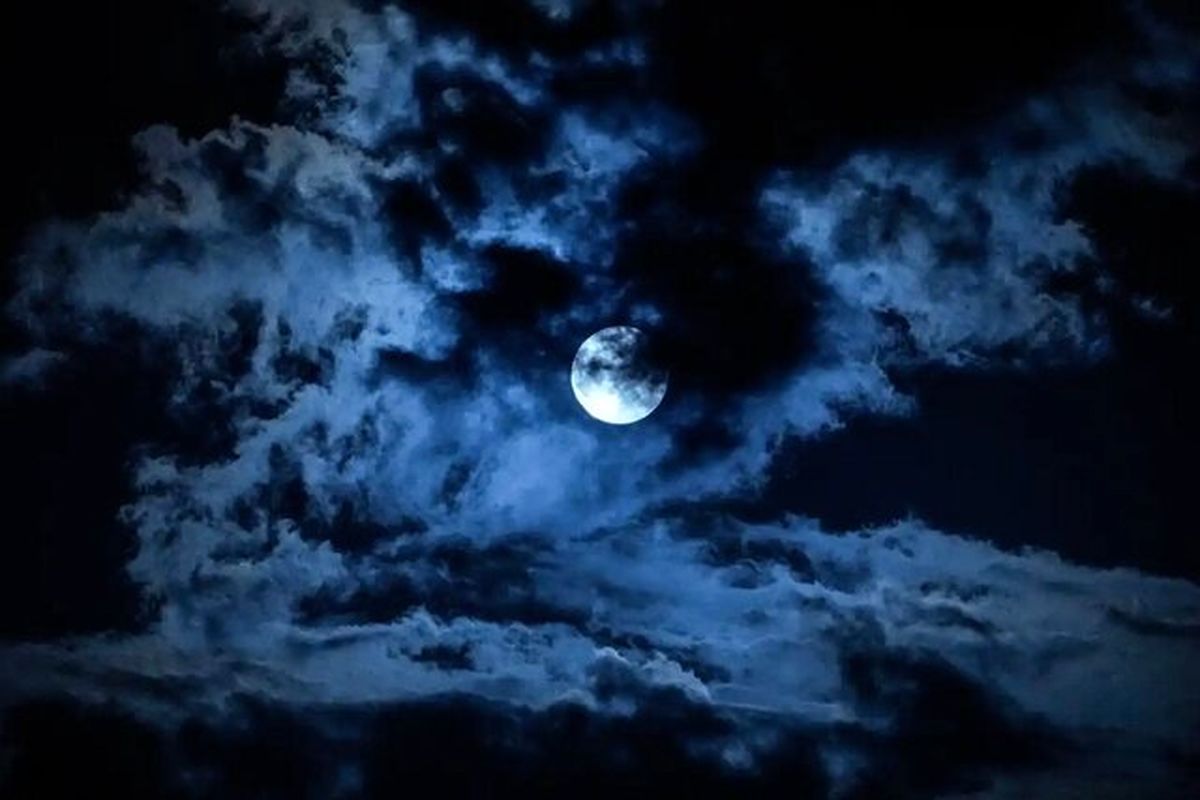 ظهور «ماه سگ آبی»  در آسمان شامگاهی امشب

