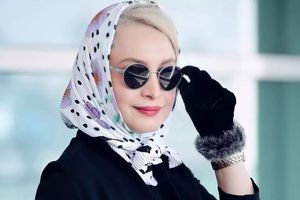 تیپ متفاوت بازیگر زن مشهور در جشنواره فجر ۱۴۰۰ پس از جدایی از همسرش