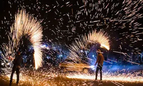 مصدومیت نوجوان اهری در اثر برخورد ترقه به چشم