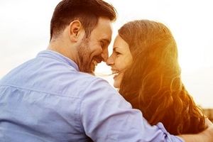 ۱۲ نکته در مورد اینکه چگونه همسری مهربان باشیم