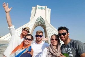 استخدام اینفلوئنسر خارجی برای تبلیغ ایران؛ پلمب‌های گسترده به گردشگری آسیب زده/ «گردشگر خارجی که بله و ایتا ندارد»