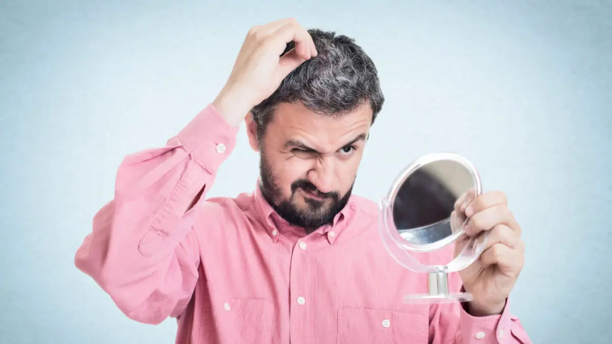 چرا نباید موهای خاکستری یا سفید را از ریشه بکنید؟