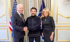 آرایشگر ایرانیِ همسر بایدن برای مراسم تاج گذاری پادشاه انگلستان کیست؟/ عکس